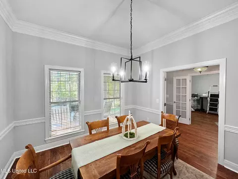 Dining - 520 E Point Dr, Brandon, MS 39047 photo 2 of 5