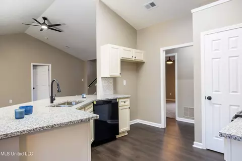 7534 Ally Cv, Walls, MS 38680 photo 10