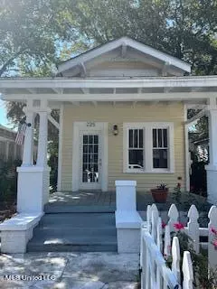 225 Lameuse St, Biloxi, MS 39530