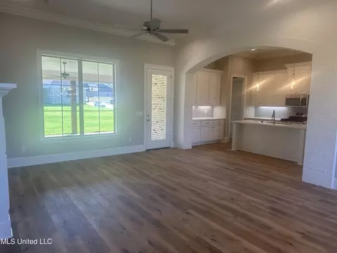 Living - 400 Old Maple Cv, Madison, MS 39110 photo 1 of 2