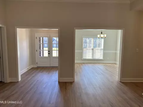 3945 Winter Pointe Dr, Olive Branch, MS 38654 photo 12
