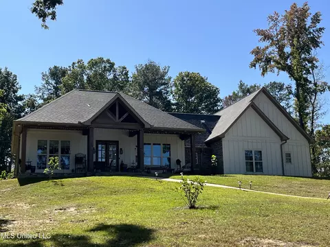 111 Roberts Ln, Florence, MS 39073
