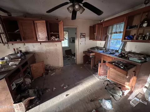 Kitchen - 175 River Loop, Beaumont, MS 39423 photo 1 of 1