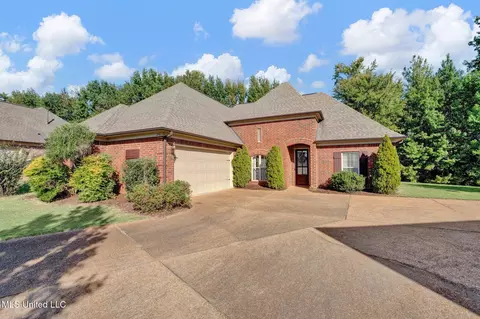 2742 Champion Hills Dr, Southaven, MS 38672