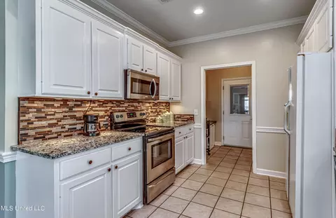 Kitchen - 219 Terrace Dr, Brandon, MS 39042 photo 3 of 8