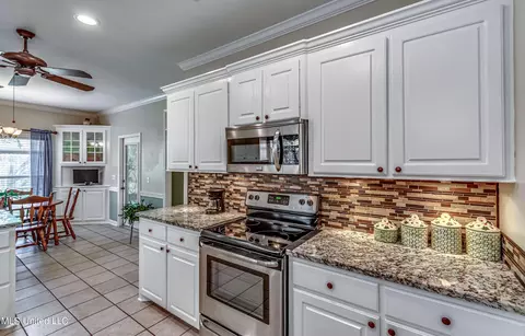 Kitchen - 219 Terrace Dr, Brandon, MS 39042 photo 4 of 8