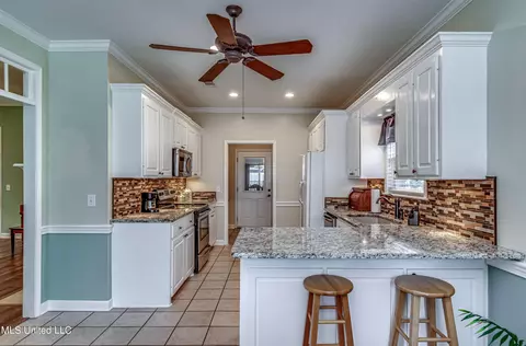 Kitchen - 219 Terrace Dr, Brandon, MS 39042 photo 5 of 8