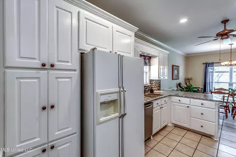 Kitchen - 219 Terrace Dr, Brandon, MS 39042 photo 7 of 8