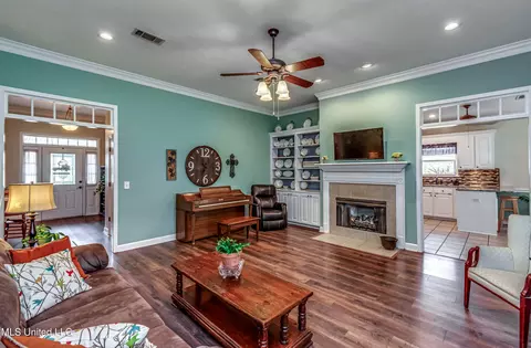 Living - 219 Terrace Dr, Brandon, MS 39042 photo 3 of 4