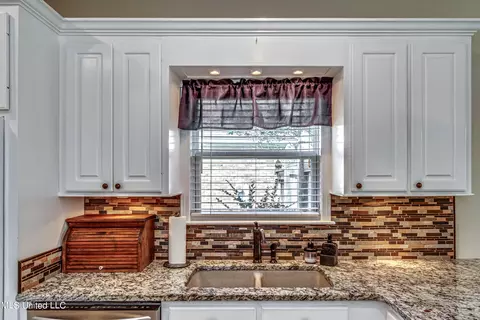 Kitchen - 219 Terrace Dr, Brandon, MS 39042 photo 2 of 8
