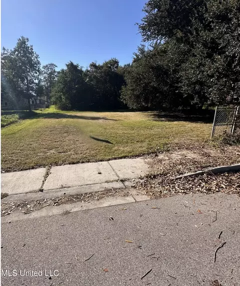 235 Holley St, Biloxi, MS 39530
