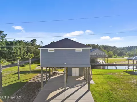4011 Teal St, Bay Saint Louis, MS 39520