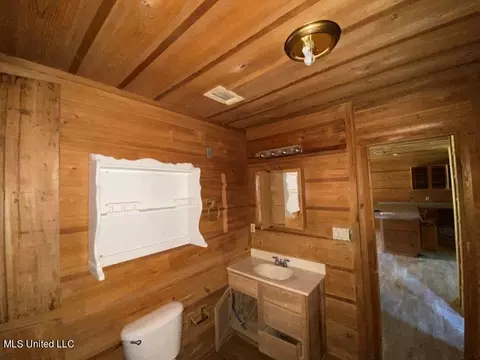 Bath - 920 White Rd, Florence, MS 39073 photo 2 of 3