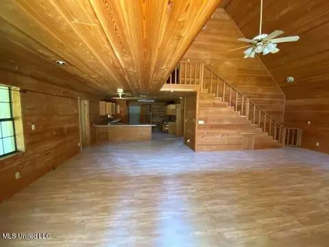 Living - 920 White Rd, Florence, MS 39073 photo 1 of 3