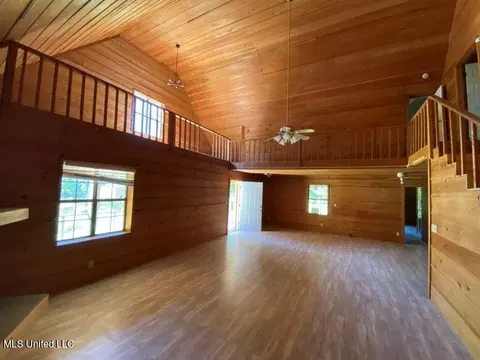 Living - 920 White Rd, Florence, MS 39073 photo 3 of 3