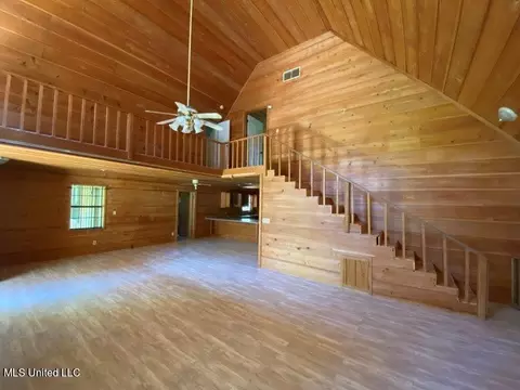 Living - 920 White Rd, Florence, MS 39073 photo 2 of 3