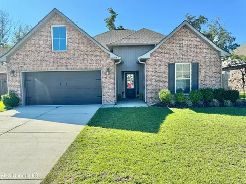13217 W Jackson Lee Dr, Ocean Springs, MS 39564