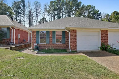 121 Kings Ridge Dr, Brandon, MS 39047