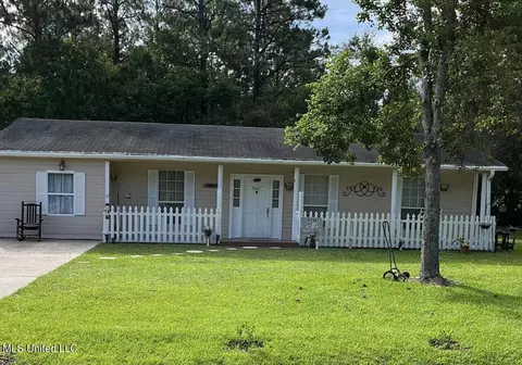 7842 Hancock Dr, Bay Saint Louis, MS 39520