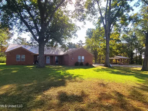 5675 Dubbs Rd, Dundee, MS 38626