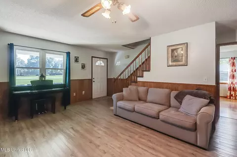 Living - 6220 Mccormack Rd, Moss Point, MS 39562 photo 1 of 3