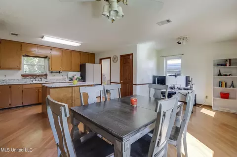 Dining - 6220 Mccormack Rd, Moss Point, MS 39562 photo 2 of 2