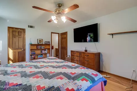 Bedroom - 6220 Mccormack Rd, Moss Point, MS 39562 photo 2 of 9