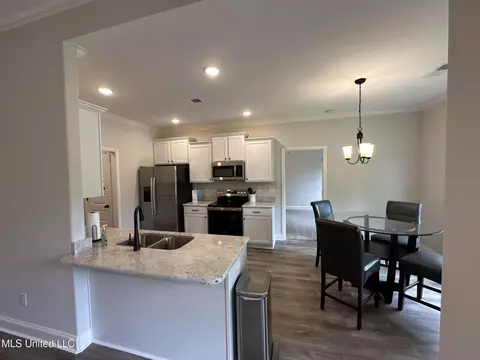 Kitchen - 1009 Collie Dr, Hernando, MS 38632 photo 1 of 2
