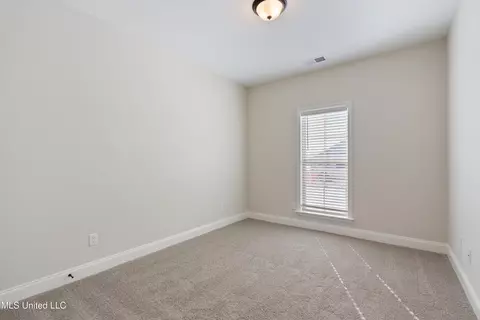 Bedroom - 995 Collie Dr, Hernando, MS 38632 photo 2 of 7