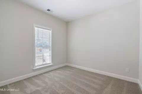 Bedroom - 995 Collie Dr, Hernando, MS 38632 photo 4 of 7