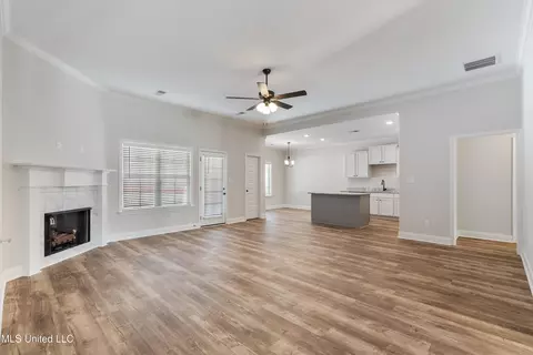 Living - 995 Collie Dr, Hernando, MS 38632 photo 1 of 3