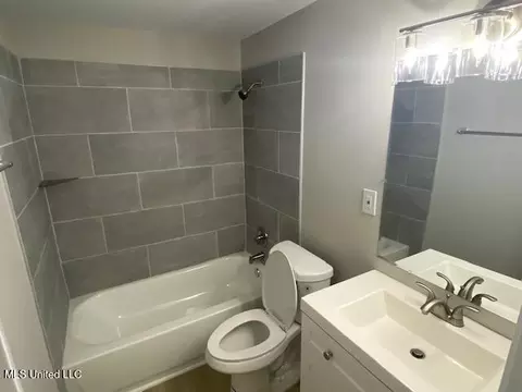Bath - 1305 Post Rd, Clinton, MS 39056 photo 1 of 2