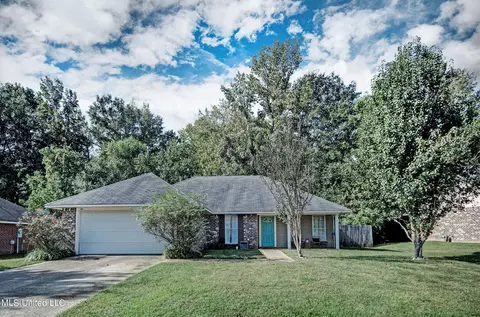 533 Eaglewood Dr, Florence, MS 39073