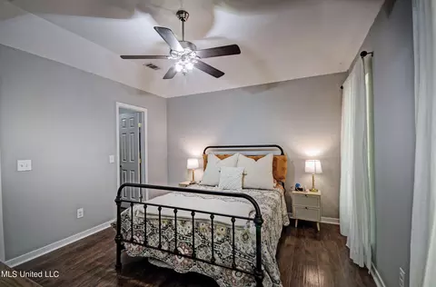Bedroom - 533 Eaglewood Dr, Florence, MS 39073 photo 2 of 4