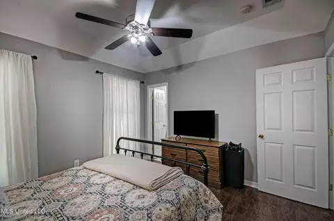Bedroom - 533 Eaglewood Dr, Florence, MS 39073 photo 3 of 4