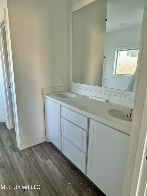 Bath - 410 Baleigh Way, Canton, MS 39046 photo 1 of 3