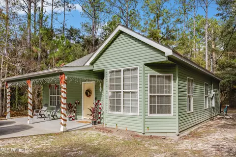 6166 E Itawamba St, Bay Saint Louis, MS 39520