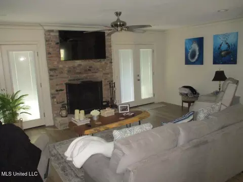 415 Highpoint Dr, Diamondhead, MS 39525 photo 9