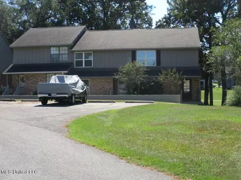 415 Highpoint Dr, Diamondhead, MS 39525