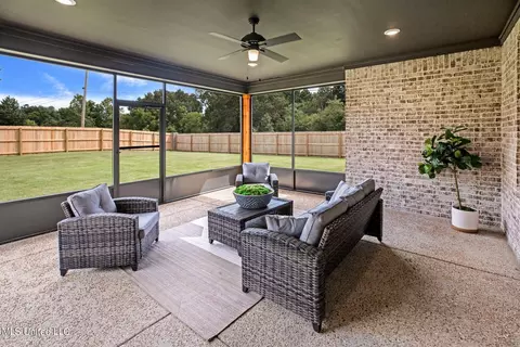 Exterior - 6988 Silver Cloud Cv, Olive Branch, MS 38654 photo 3 of 3