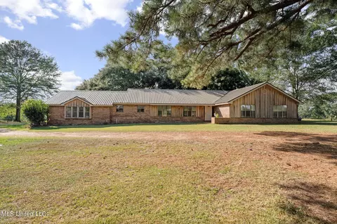 737 Hickory Grove Rd, Sumrall, MS 39482