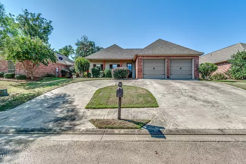 135 Martinique Dr, Madison, MS 39110