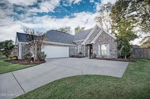 144 Sweetbriar Cir, Canton, MS 39046