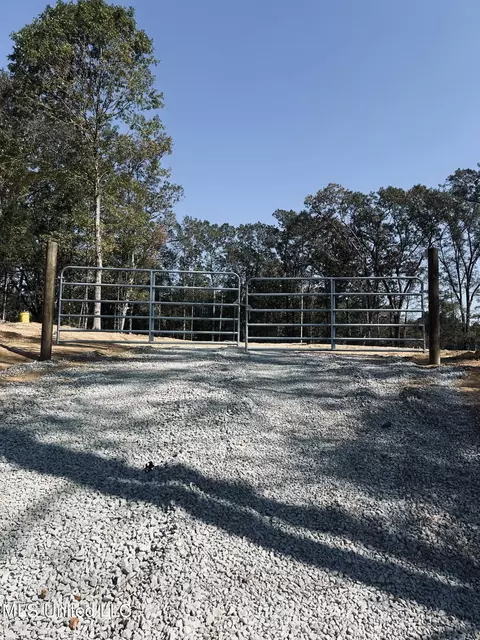 000 Shrock Rd, Camden, MS 39045