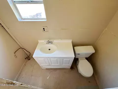 Bath - 220 Pin Oak Dr, Jackson, MS 39213 photo 1 of 1