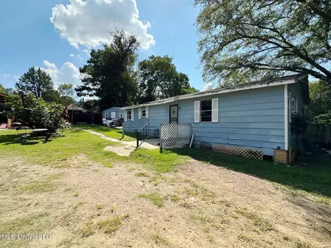 Exterior - 220 Pin Oak Dr, Jackson, MS 39213 photo 3 of 5
