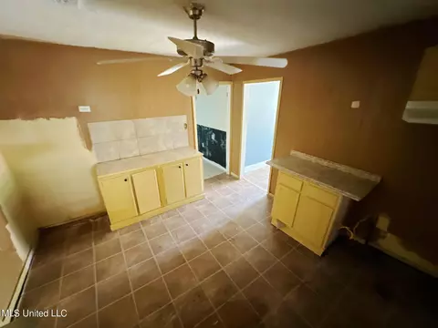 Entry Way - 220 Pin Oak Dr, Jackson, MS 39213 photo 1 of 1