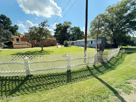 Exterior - 220 Pin Oak Dr, Jackson, MS 39213 photo 5 of 5