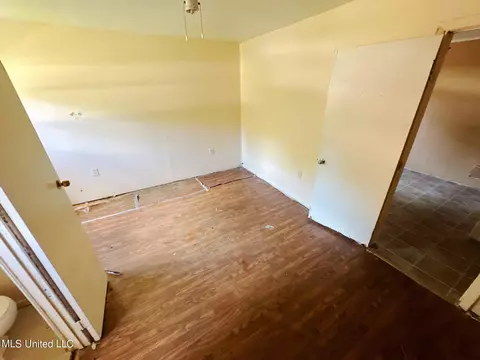 Bedroom - 220 Pin Oak Dr, Jackson, MS 39213 photo 2 of 5