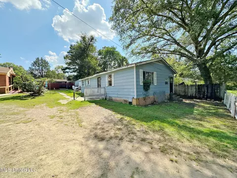 Exterior - 220 Pin Oak Dr, Jackson, MS 39213 photo 2 of 5